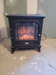 lot 281 image: Very Nice Electric FireplaceHeater   Working