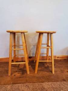 lot 292 image: 2 Wooden Bar Stools in Solid good Condition