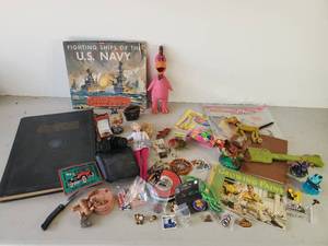 lot 310 image: Misc Lot of Books Vintage Toys and an Awesome 1944 Edition Atlas of the world