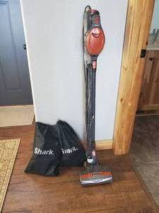 lot 318 image: Shark Rocket Vaccum with Accessories in working Condition