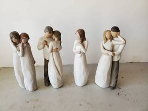 lot 319 image: Lot of Willow Tree Figurines in Good condition