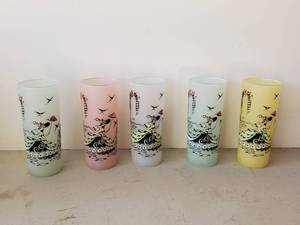 lot 324 image: 5 Colorful Mid Modern Vintage Drinking Glasses