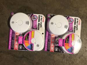 lot 8 image: Lot of Kidde 10-Year Worry-Free Smoke and Carbon Monoxide Detector, Battery Powered with Voice Alarm (2-Pack)   Customer Returns See Pictures