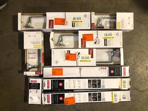 lot 35 image: Lot of Assorted Bathroom Items Various Models and Conditions   Customer Returns See Pictures
