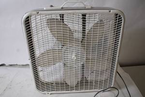 lot 33 image: Aerospeed Box Fan