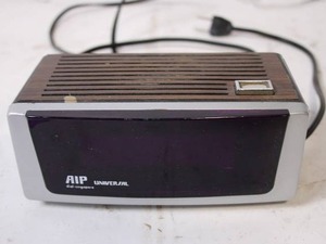 lot 66 image: Vintage AIP Universal Digital Clock Radio