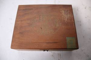 lot 67 image: Vintage Epco Giants Cigar Box with Original Artwork
