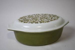 lot 74 image: Vintage Green and White Covered Casserole Dish with Floral Pattern