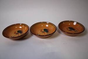 lot 77 image: Set of 3 Pennsbury Pottery Rooster Design Bowls