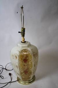 lot 90 image: Vintage Floral Ceramic Table Lamp with Brass Base