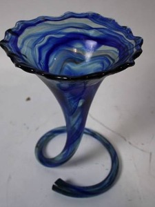 lot 96 image: Elegant Swirled Glass Vase with Unique Spiral Base