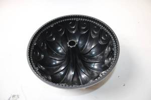 lot 121 image: Large Nonstick Fluted Bundt Cake Pan