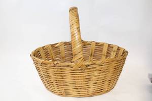 lot 161 image: Large Woven Basket with Handle