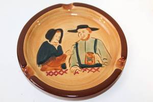 lot 165 image: Vintage Pennsbury Pottery Ashtray with Amish Couple Design