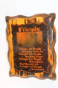 lot 176 image: Rustic Wooden Plaque with Friends Quote