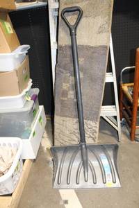 lot 211 image: Durable Aluminum Snow Shovel with Ergonomic Handle
