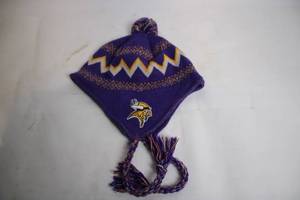 lot 251 image: Minnesota Vikings Knit Winter Hat with Pom Pom