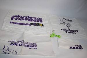 lot 252 image: Collection of 5 Minnesota Vikings Touchdown Towels