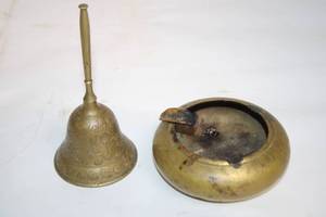 lot 266 image: Vintage Brass Bell and Ashtray Set
