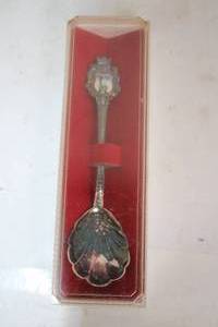 lot 281 image: Vintage Collectible Souvenir Spoon in Display Case