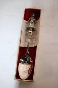 lot 284 image: 1987 Silverplated Christmas Collectible Spoon with Girl Figurine Handle