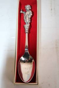 lot 285 image: 1985 Christmas Collectible Spoon with Cherub Design