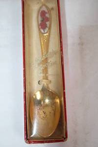 lot 291 image: Vintage Collectors Spoon with Red Rose Design in Box