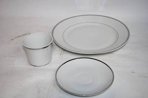 lot 314 image: Monticello Fontana Poland China Teacup Set