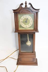 lot 327 image: Vintage Wooden Mantel Clock with Pendulum