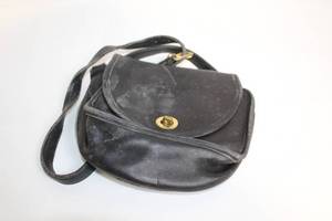 lot A-345 image: Vintage COACH Black Leather Purse with Adjustable Strap