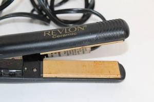 lot 350 image: Revlon Ceramic Hair Straightener