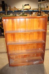 lot 352 image: Vintage Wooden Bookcase with Adjustable Shelves