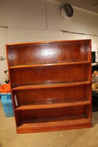 lot 353 image: Sturdy 4-Shelf Wooden Bookshelf