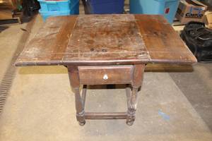 lot 355 image: Antique Wooden Expandable Drop Leaf Table with Drawer