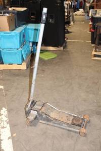 lot 358 image: Used Pittsburgh Hydraulic Floor Jack