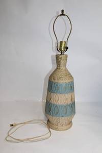 lot 361 image: Vintage Ceramic Table Lamp with Blue and Beige Design
