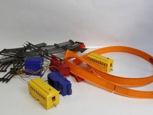 lot 370 image: Vintage Toy Train Set with Tracks and Accessories