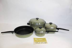 lot 374 image: Set of 4 Olive Green Non-Stick Cookware with Lids