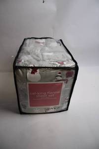 lot 391 image: Cal-King Flannel Sheet Set with Winter Theme