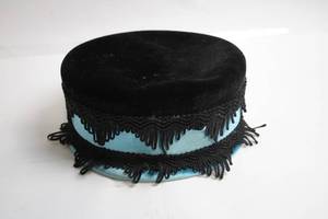 lot 404 image: Vintage Stevensons Womens Black and Blue Italian Made Hat