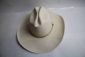 lot 409 image: Classic Arlop Cowboy Hat Size 54 Made in Mexico