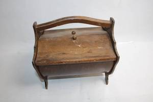 lot 439 image: Vintage Wooden Magazine Holder with Handle