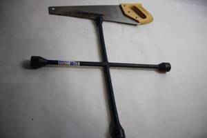 lot 440 image: Husky Hand Saw and Four-Way Lug Wrench Set