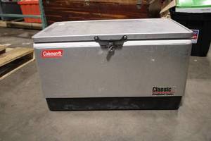 lot 446 image: Coleman Classic SteelBelted Cooler