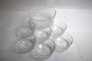 lot A-450 image: Set of 7 Vintage Crystal Serving and Dessert Bowls