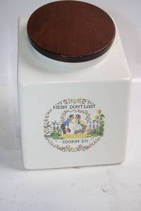 lot 452 image: Vintage Ceramic Cookie Jar with Wooden Lid - KISSIN DONT LAST, COOKIN DO