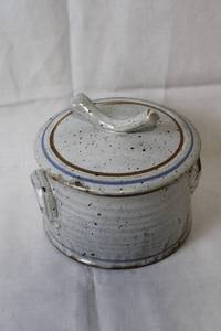 lot 202 image: Handcrafted Ceramic Sugar Bowl with Lid - Speckled Design