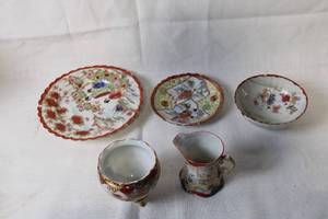 lot 203 image: Set of 5 Vintage Japanese Porcelain Dishware with Hand-Painted Designs
