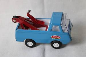 Vintage Tonka Towing Wrecker Toy Truck - Blue and Red