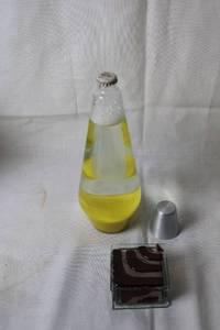lot 215 image: Vintage Yellow Lava Lamp and Decorative Glass Box with Lid